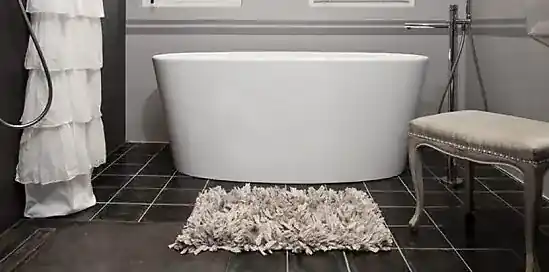Cum să îngrijești covoarele de baie?