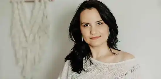 Biano Blogger: Echilibru între pasiunile profesionale și viața de mamă