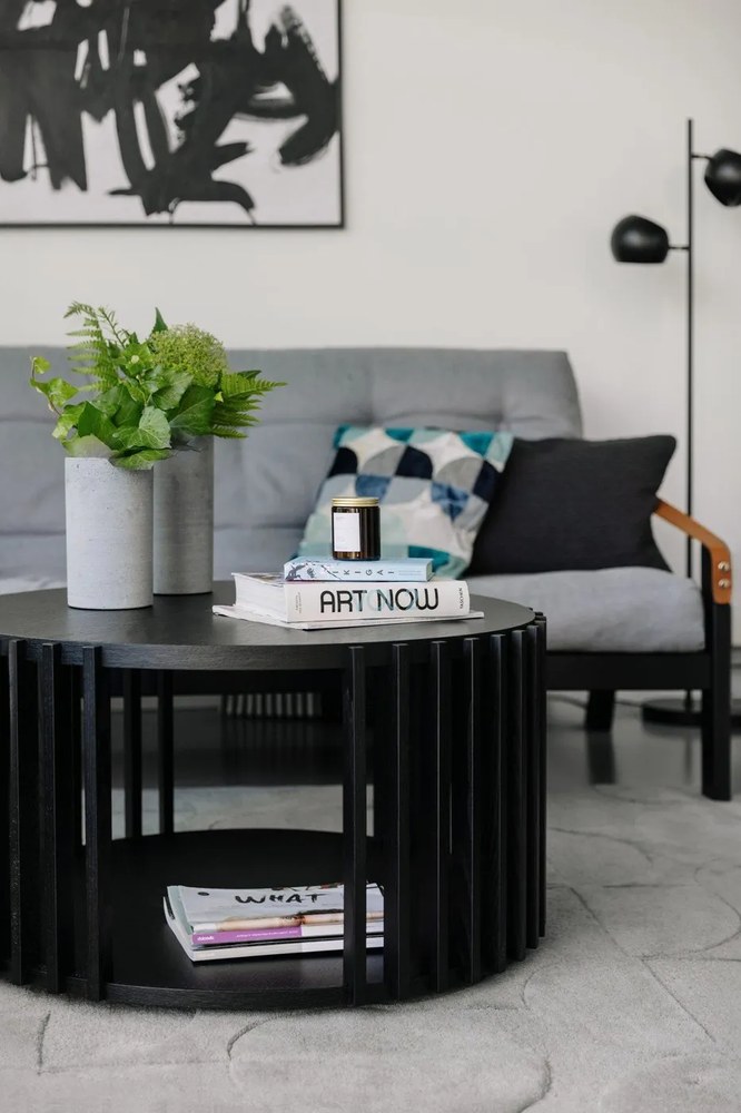 Masă auxiliară din lemn de stejar Woodman Drum, ø 83 cm, negru