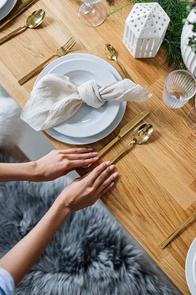 Tacâmuri din oțel inoxidabil auriu 16 buc. Avie – Premier Housewares