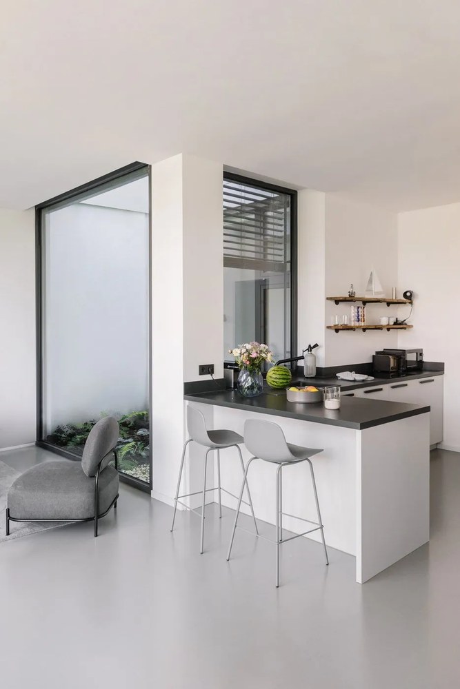 Scaun de bar gri din plastic (înălțime șezut 67,5 cm) Whitby – Unique Furniture