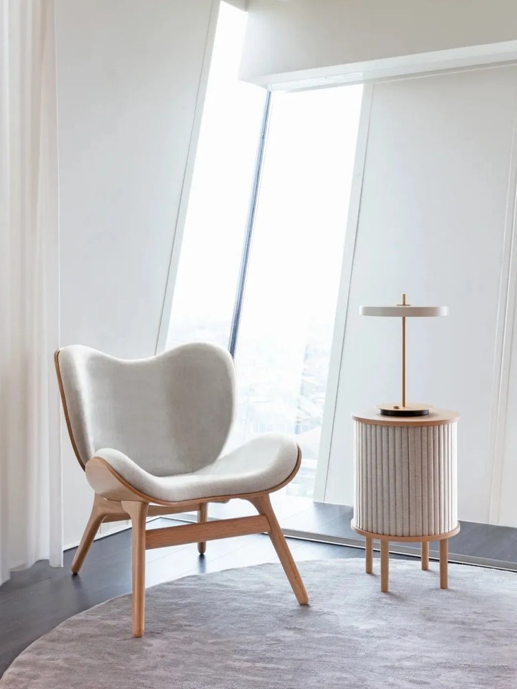 Fotoliu bej A Conversation Piece – UMAGE