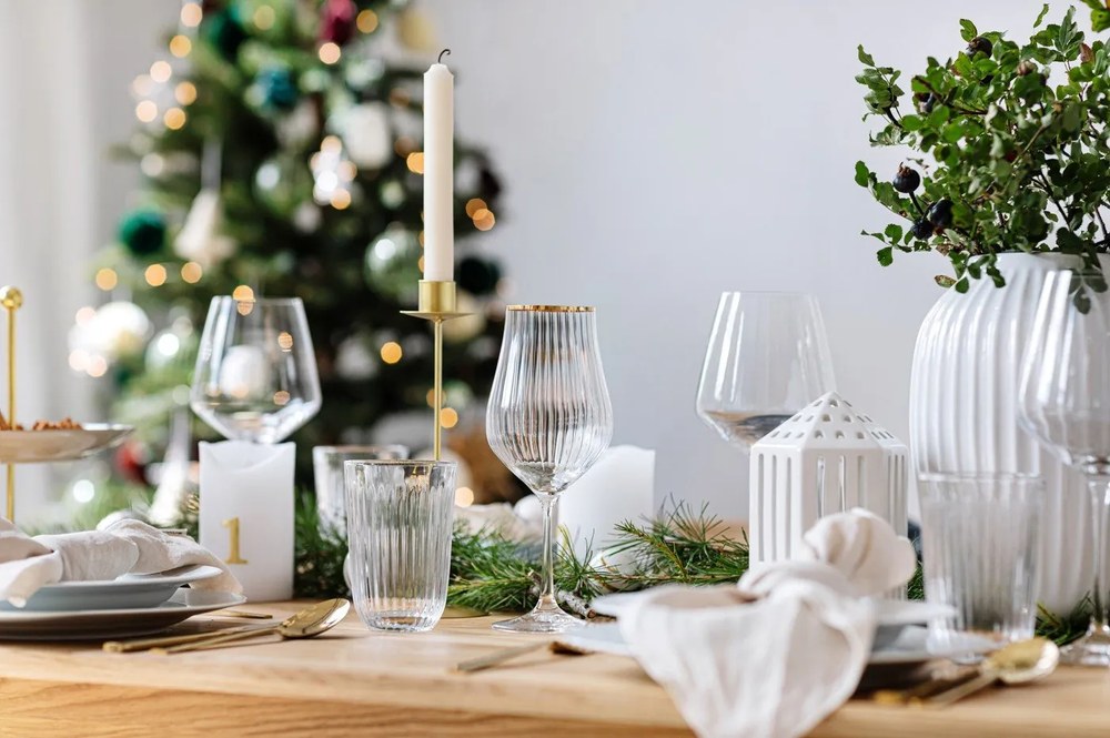 Tacâmuri din oțel inoxidabil auriu 16 buc. Avie – Premier Housewares