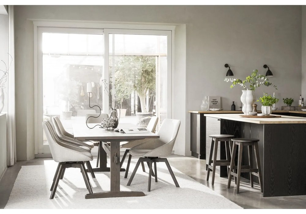 Set de scaune de bar maro închis 2 buc. din lemn de stejar (înălțime șezut 65 cm) Austin – Rowico