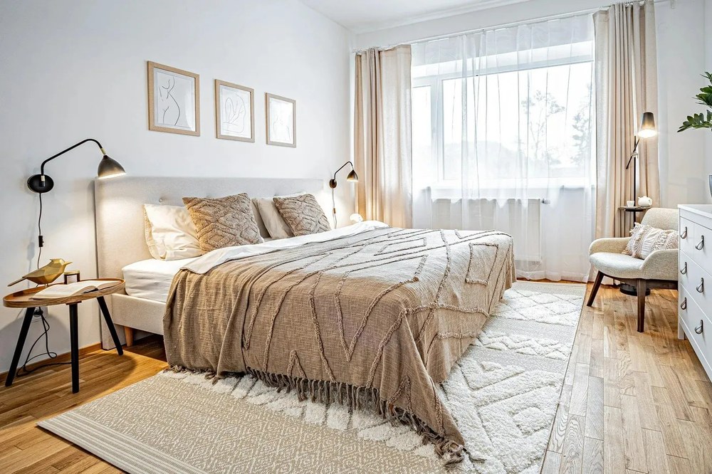 Fotoliu din lemn de nuc House Nordic London, maro bej