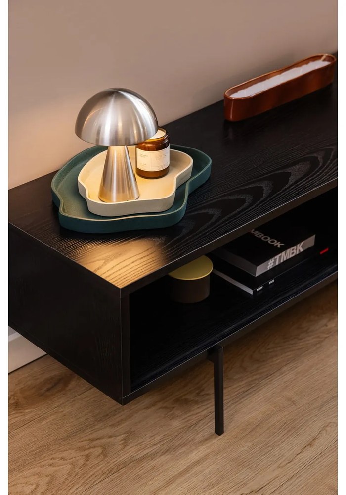 Masă TV neagră cu aspect de lemn de frasin 140x45 cm Angus – Actona