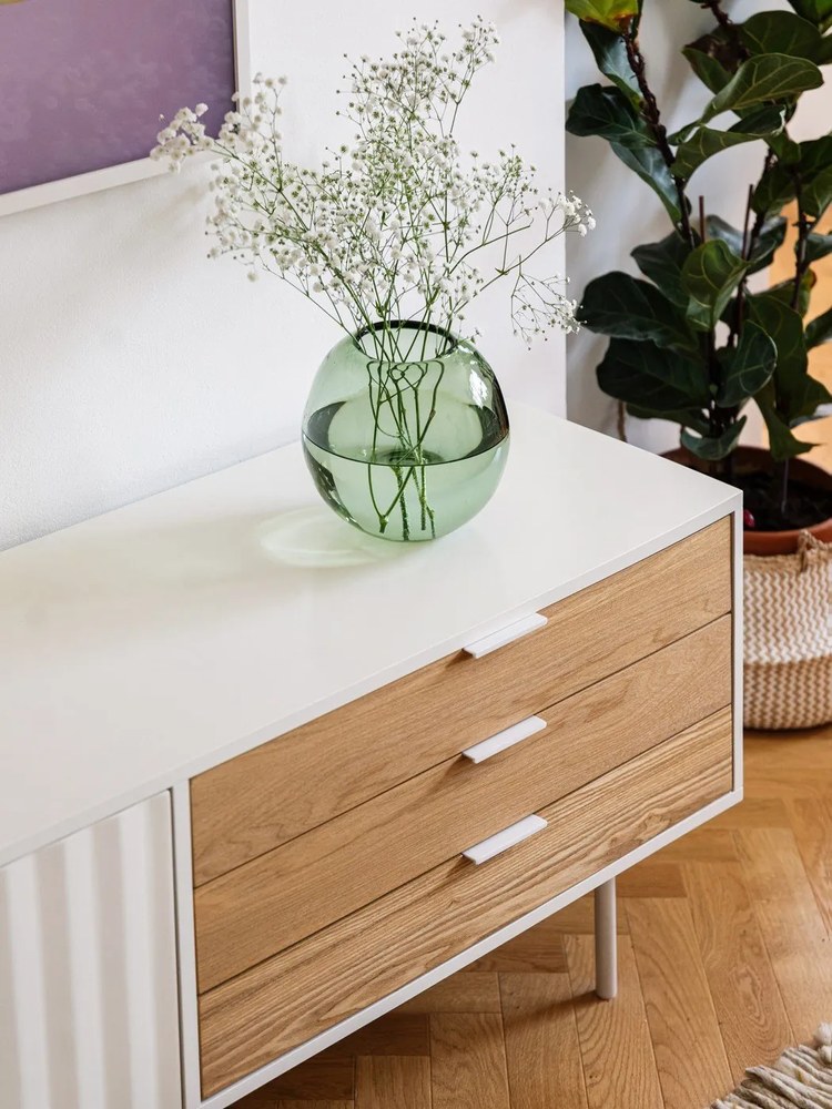 Comodă TV albă/în culoare naturală cu aspect de lemn de stejar 180x52 cm Sierra – Teulat