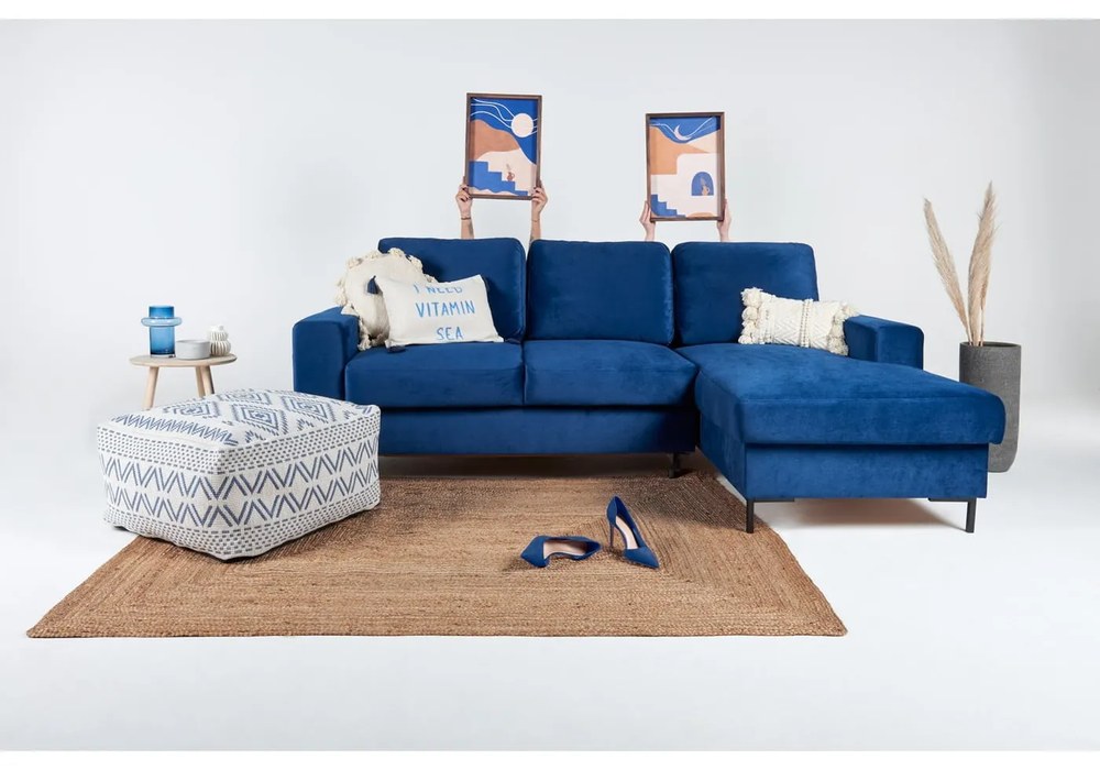 Colțar extensibil din catifea cu șezlong pe partea dreaptă Miuform Lofty Lilly, albastru marin