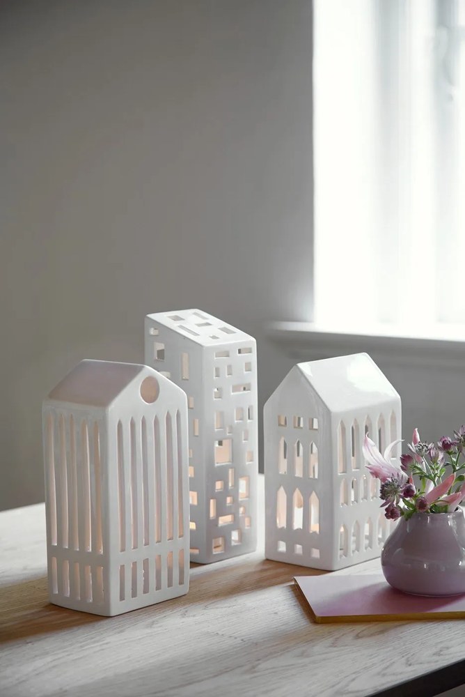 Sfeșnic din ceramică Kähler Design Urbania Lighthouse High Building, alb