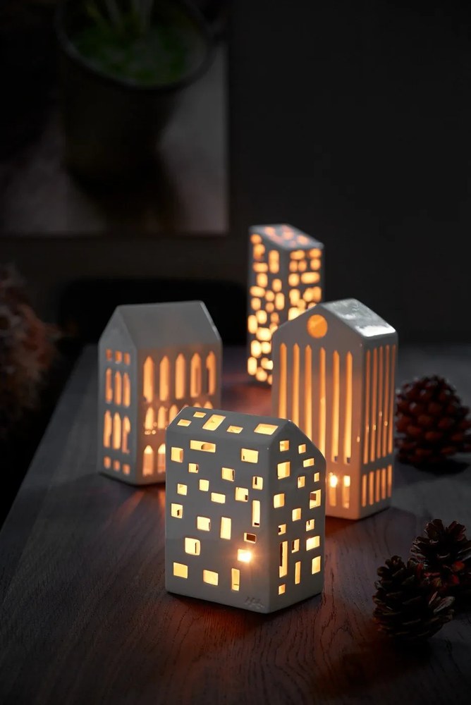 Sfeșnic din ceramică Kähler Design Urbania Lighthouse High Building, alb