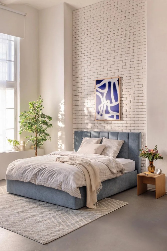 Pat matrimonial albastru tapițat cu spațiu de depozitare cu somieră 180x200 cm Thessa Bold Line – Bonami Selection