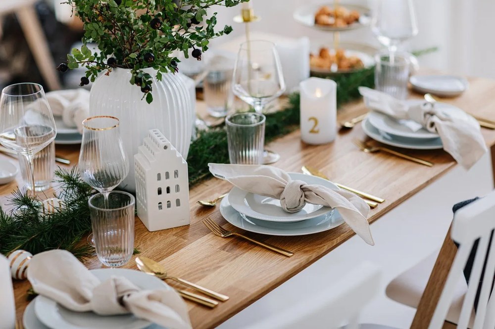 Sfeșnic din ceramică Kähler Design Urbania Lighthouse Manor, alb