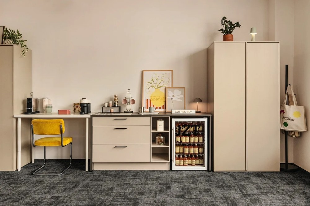 Tablou 52x72 cm Yellow Vase – Malerifabrikken