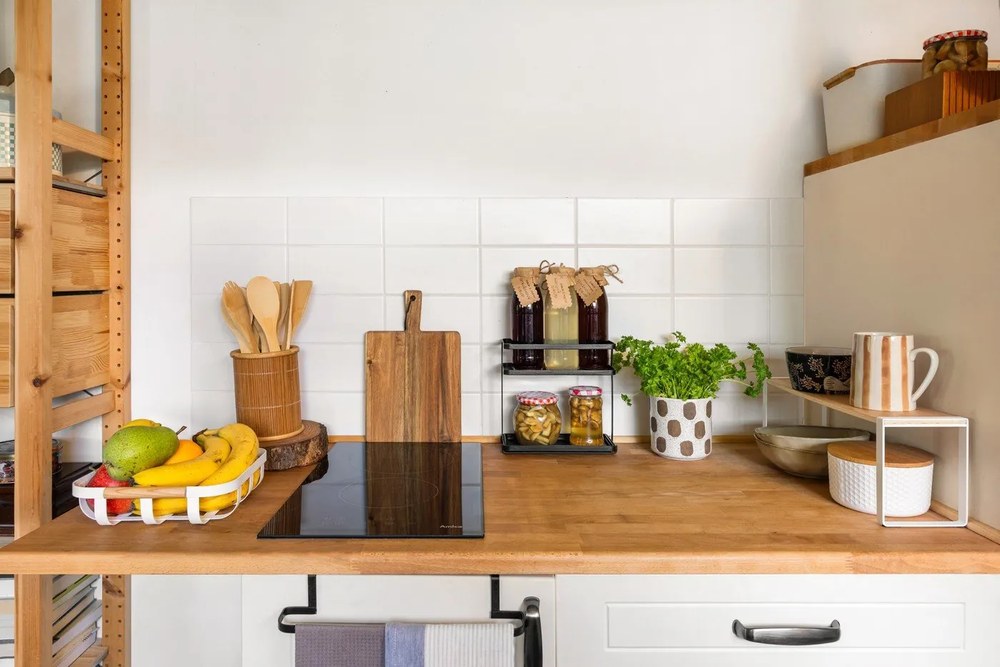 Cană galben ocru-albă din gresie 440 ml Begonia – Bloomingville