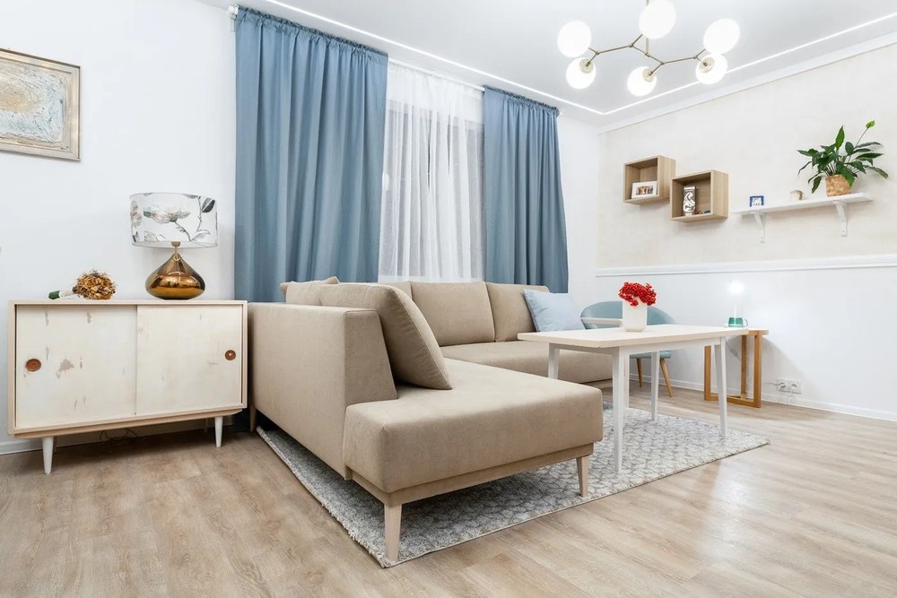 Lustră albă/alămie cu abajur din sticlă Damar – Opviq lights