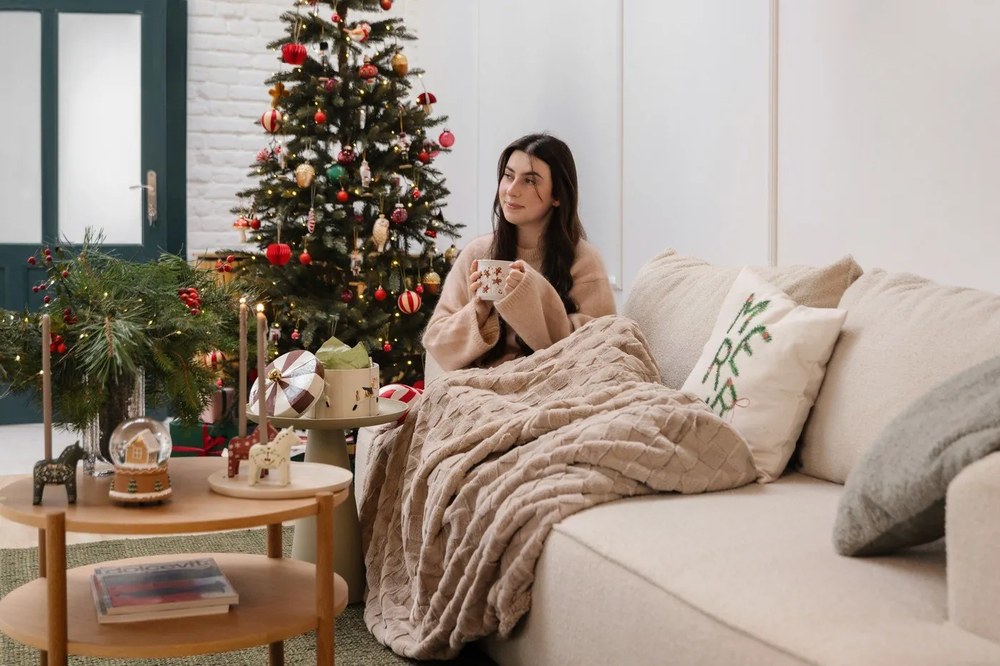 Pătură bej din micropluș/cocolino 150x200 cm Rava – Tiseco Home Studio