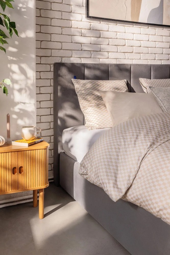 Pat matrimonial gri tapițat cu spațiu de depozitare cu somieră 180x200 cm Thessa Bold Line – Bonami Selection