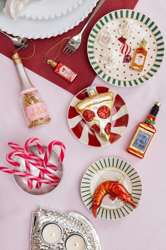 Ornament de Crăciun lucrat manual din sticlă 12 cm Whisky Bottle – Sass &amp; Belle