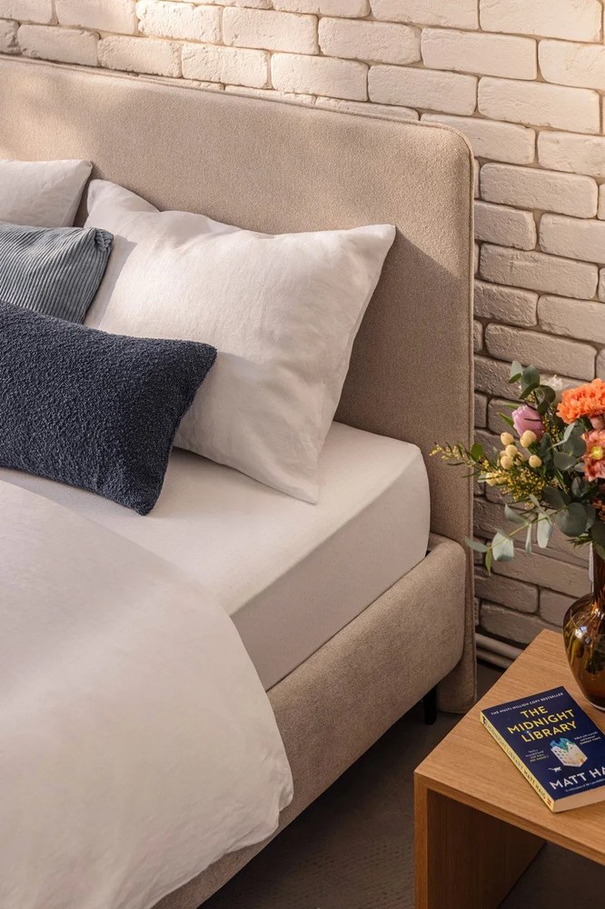 Măsuță auxiliară din lemn de stejar Hübsch Less, 40 x 40 cm, natural