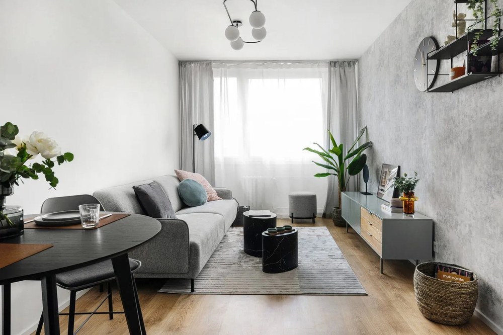 Masă dining în decor de stejar Actona Roxby, ø 105 cm, negru