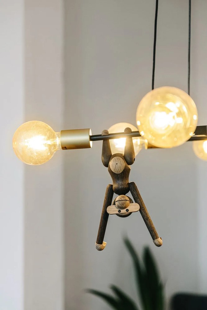 Statuetă din lemn masiv de stejar Kay Bojesen Denmark Monkey Hanging