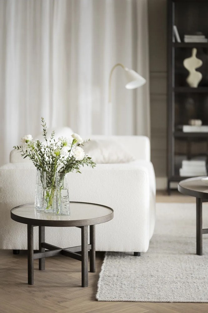 Vitrină maro din lemn masiv de stejar 95x195 cm Everett – Rowico