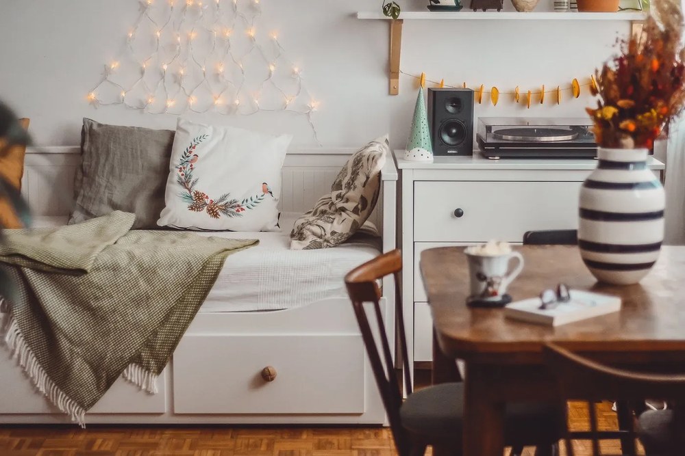 Vază din gresie Kähler Design Omaggio, înălțime 30,5 cm, negru-alb