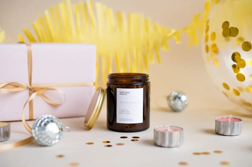 Lumânare parfumată din ceară de soia timp de ardere 40 h Slavic Edition: #07 Rhubarb – Perfumed Prague