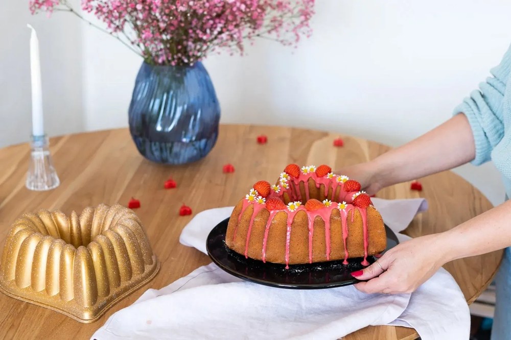 Sfeșnic din sticlă Saynab – Bloomingville