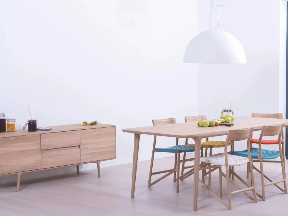 Scaun din lemn masiv de stejar Gazzda Fawn, alb