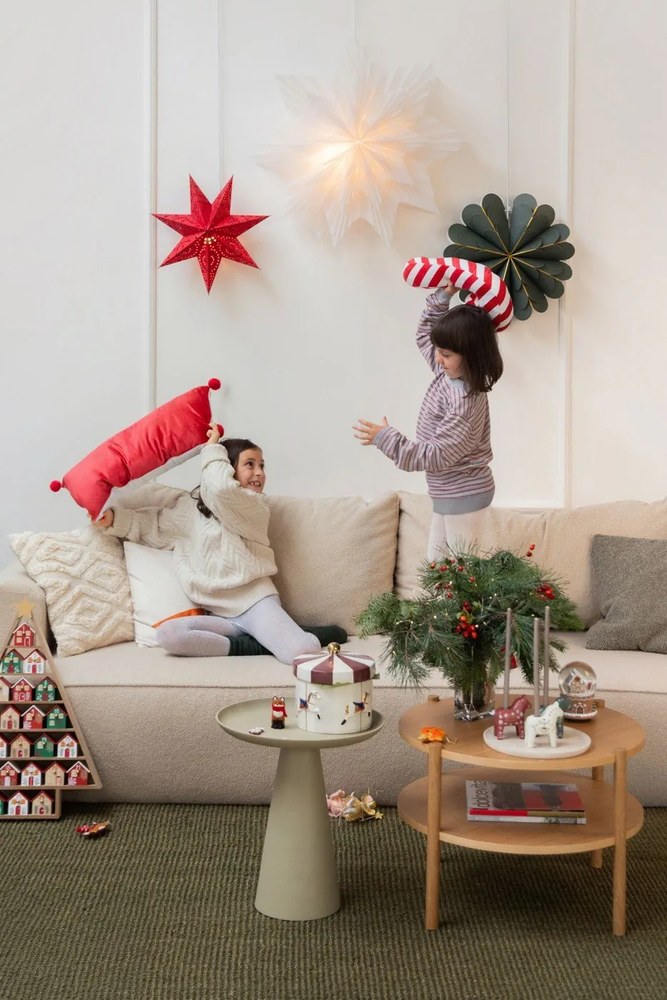 Pernă decorativă 50x30 cm cu model de Crăciun Candy Cane – Catherine Lansfield