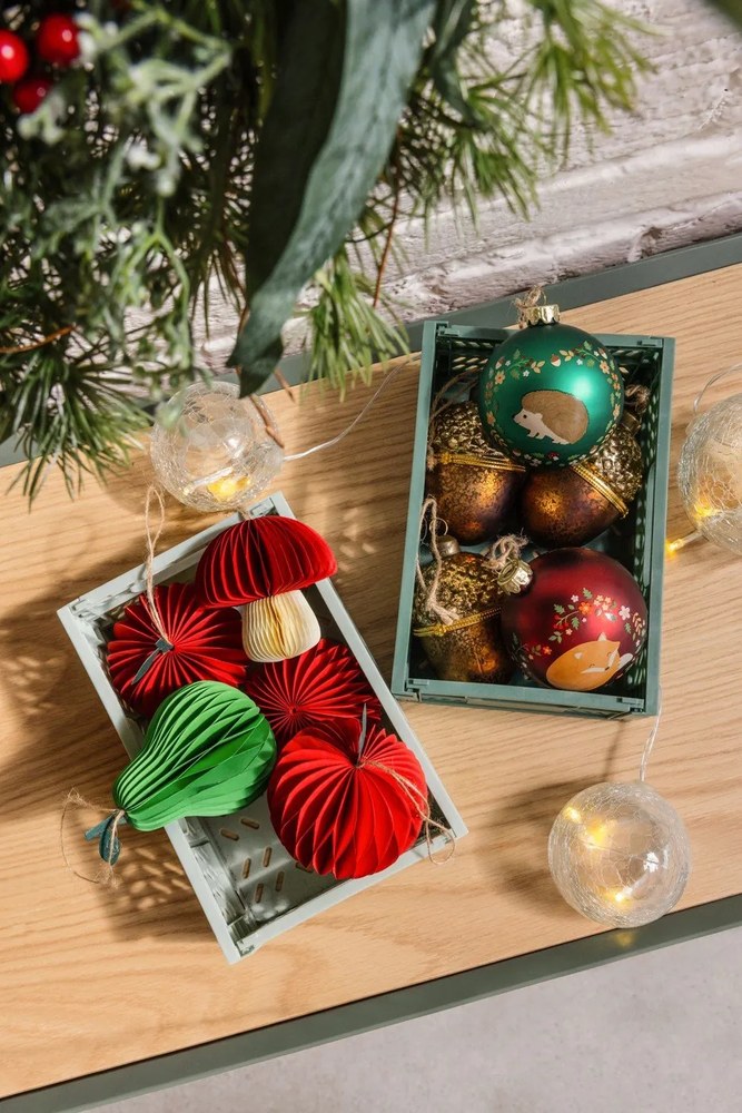 Ornament de Crăciun lucrat manual din hârtie ø 8 cm Honeycomb Apple – Sass &amp; Belle