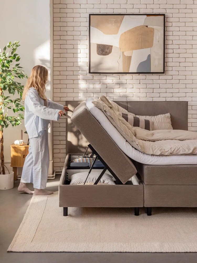 Noptieră în culoare naturală cu aspect de lemn de stejar Langley – Actona