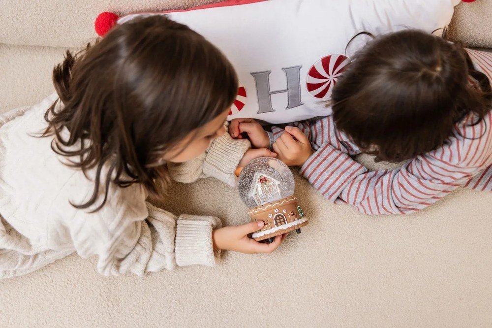 Figurină muzicală din polirășină (înălțime 14,5 cm) Snowy House – Dakls