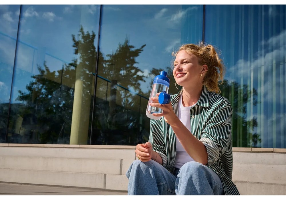 Sticlă albastru-închis din tritan 900 ml Vivid blue – Mepal