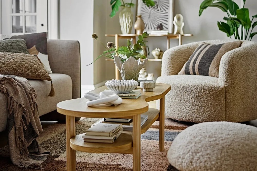 Taburet bej cu tapițerie din țesătură bouclé Bocca – Bloomingville