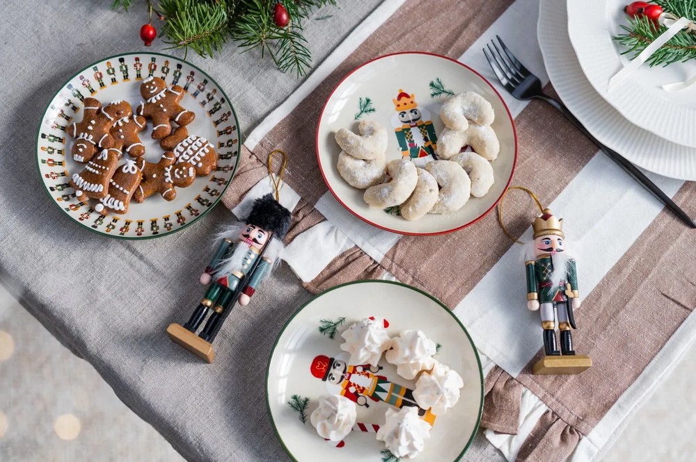 Farfurie crem pentru desert din gresie ø 16 cm cu model de Crăciun Jolly – Bloomingville