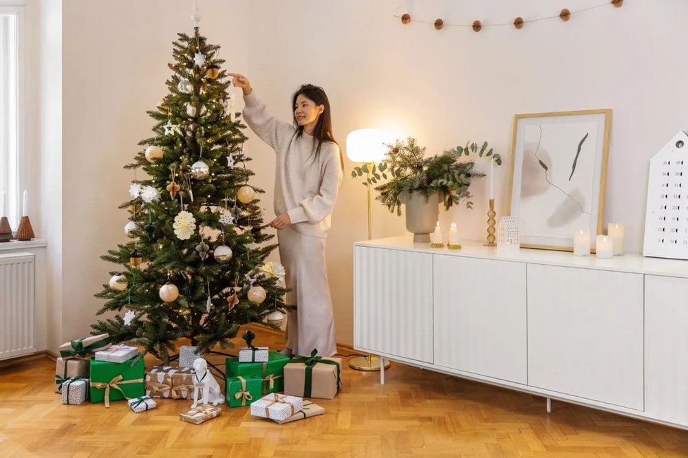 Sfeșnic din ceramică Kähler Design Urbania Lighthouse Manor, alb