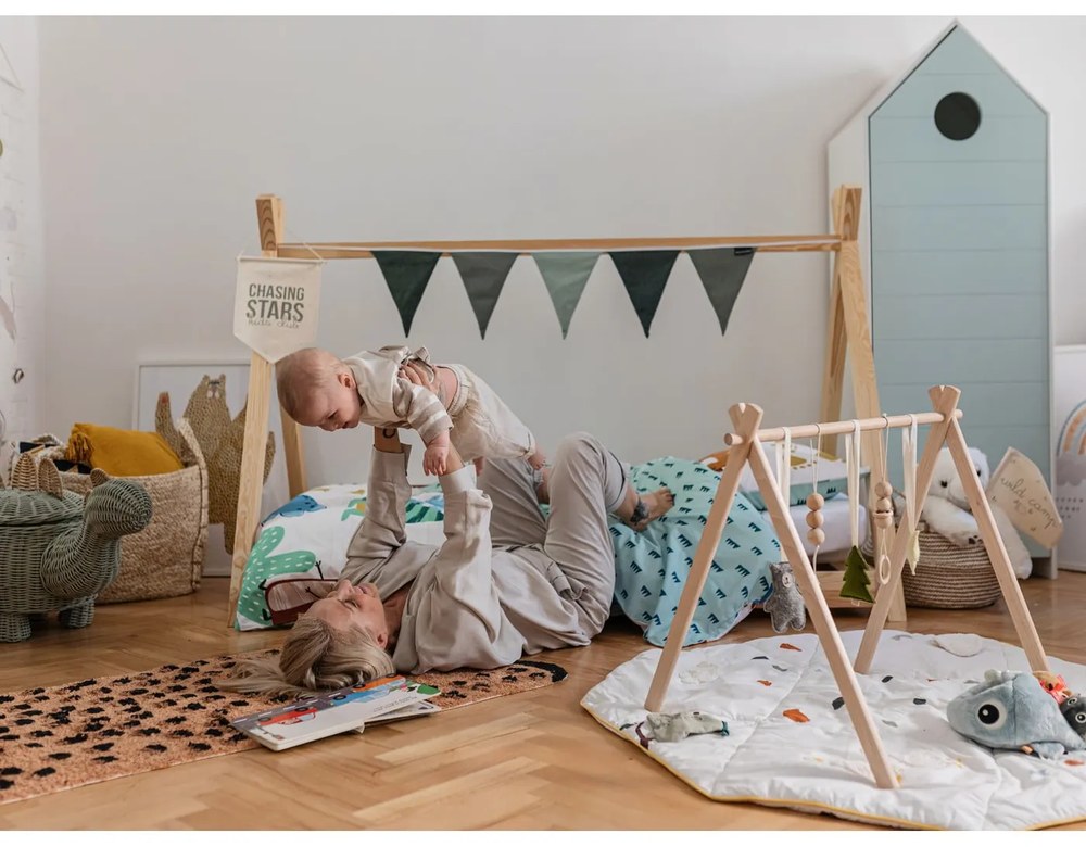 Covor din bumbac lucrat manual pentru copii Nattiot Little Cheetah, 65 x 125 cm