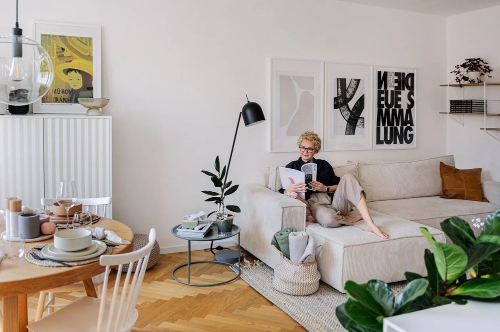 Colțar alb-bej extensibil cu tapițerie din catifea reiată (cu colț variabil) Nihad – Bobochic Paris