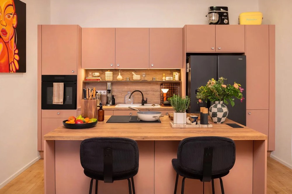 Vază albastră/crem din sticlă pictată manual (înălțime 24 cm) Check – Bloomingville