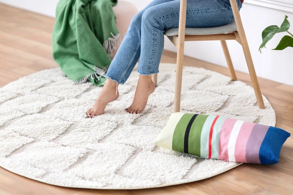 Scaun din lemn masiv de stejar Gazzda Muna, albastru - gri