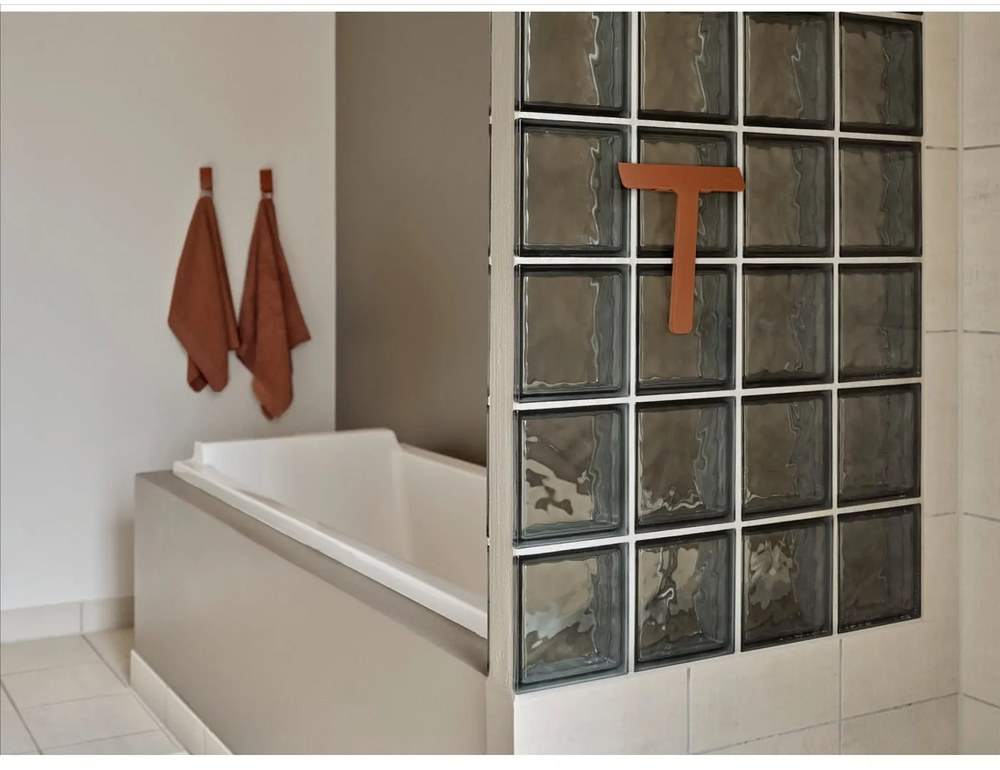 Cârlig teracotă de montat pe perete din metal Ume – Zone