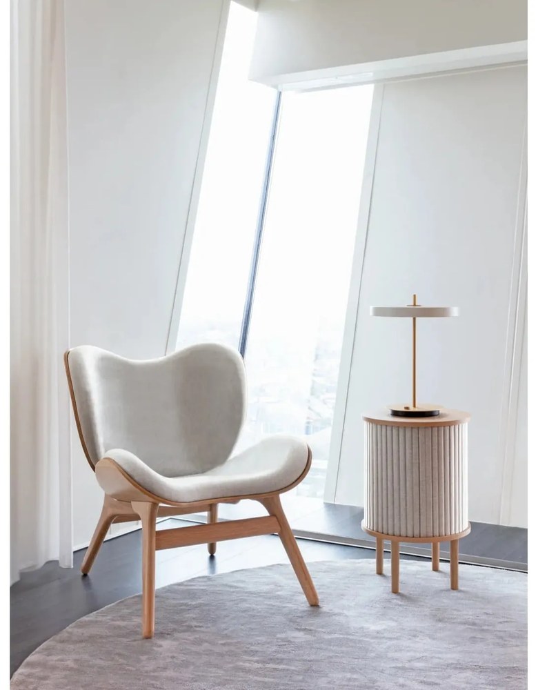 Fotoliu bej A Conversation Piece – UMAGE