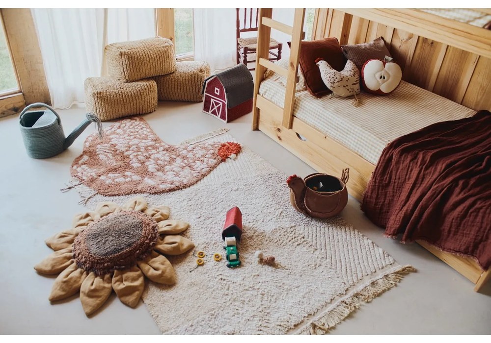 Covor pentru copii maro lavabil, țesut manual din bumbac 110x100 cm Chicken – Lorena Canals