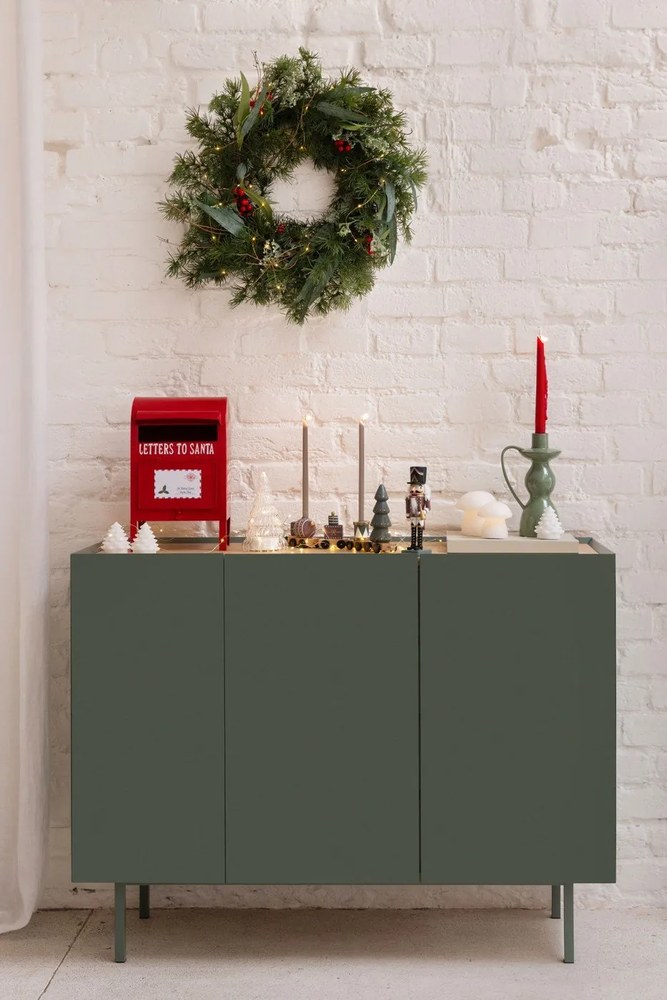 Comodă verde înaltă cu aspect de lemn de stejar 95x120 cm Arista – Teulat