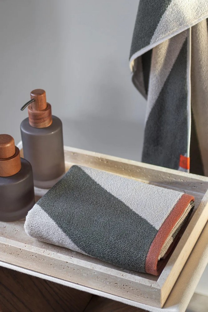 Dozator de săpun lichid maro din sticlă 280 ml Modest – Mette Ditmer Denmark