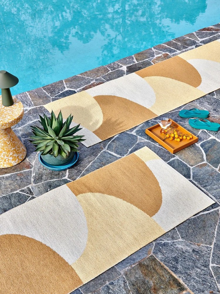 Covor tip traversă pentru interior și exterior galben ocru 70x180 cm Hill Ochre Pale Yellow – Pappelina