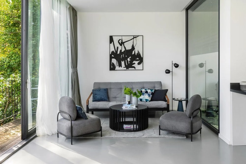 Masă auxiliară din lemn de stejar Woodman Drum, ø 83 cm, negru