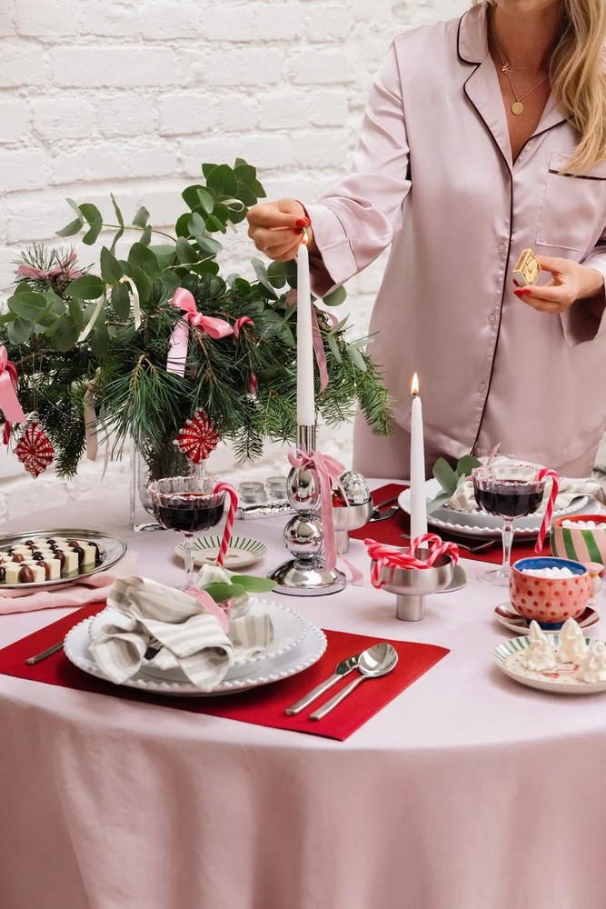 Farfurii roșii-crem 2 buc. pentru desert, din gresie ø 12,5 cm, cu model de Crăciun Yule – Bloomingville